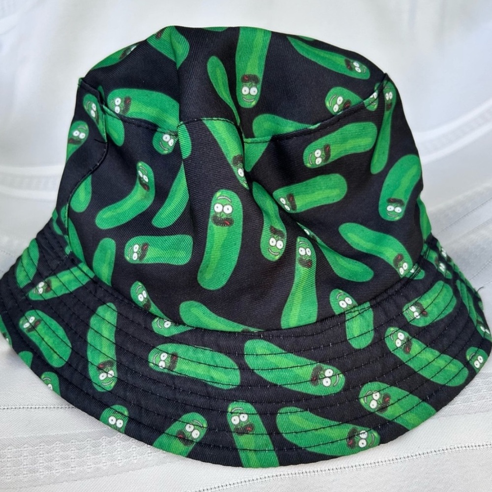 PICKLE RICK bucket hat green & black print
Rick & Morty Adult Swim collectible